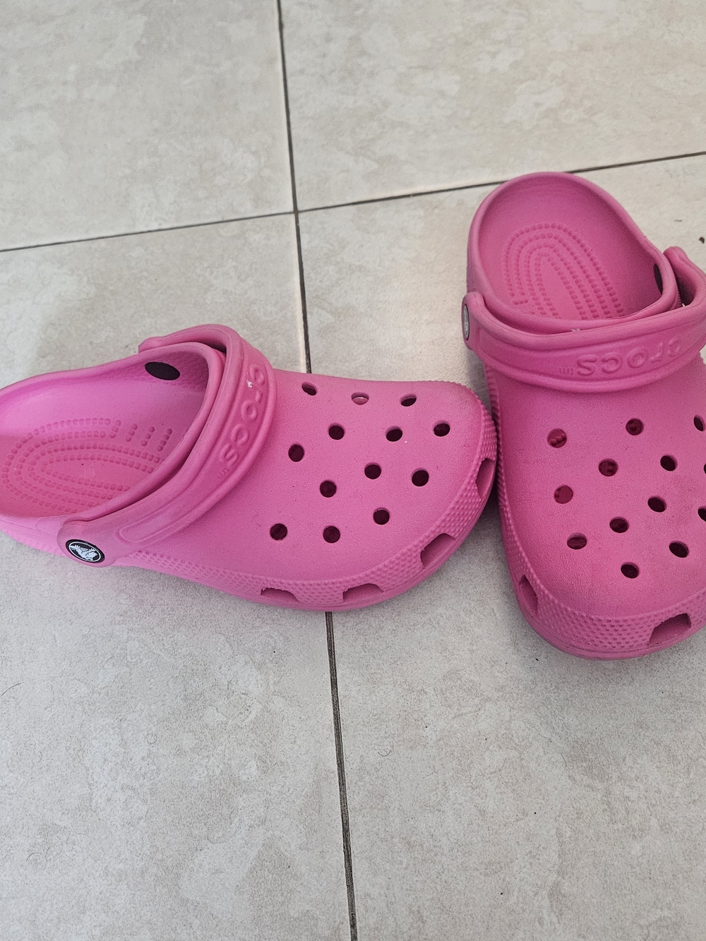 1CROCS Classic Clog in Bright Pink W6/M4